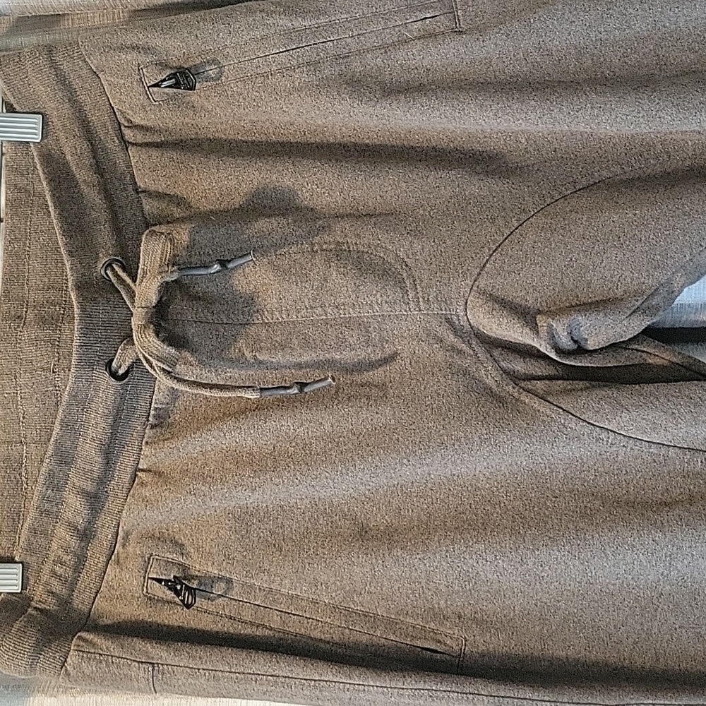 Retrofit deep grn joggers with 2 zip pkts waist tie & elastic, back pkt